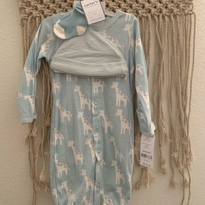 Giraffe converter set, gown carter’s 3 mo